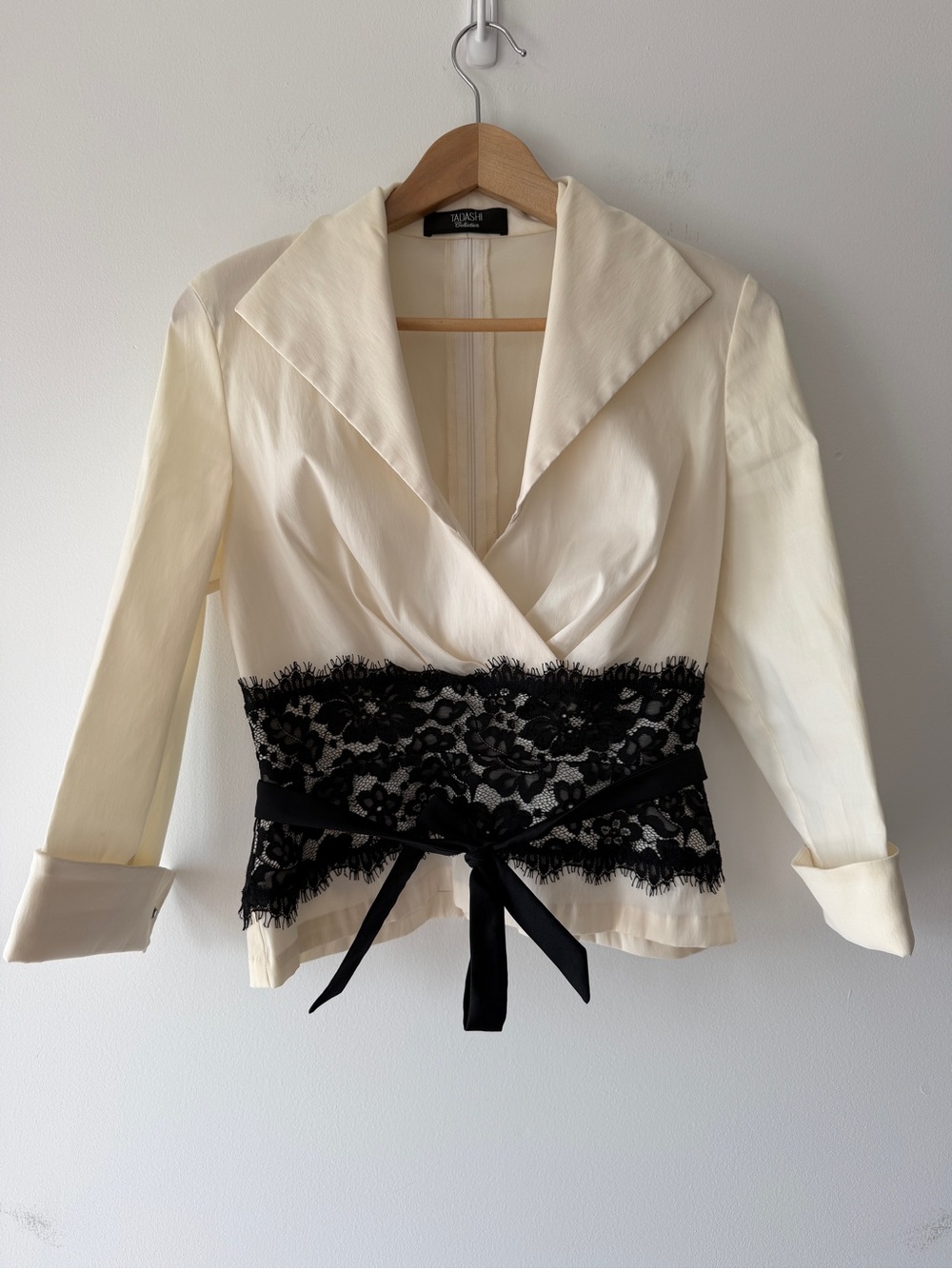 Vintage Tadashi Collection (Tadashi Shoji) Ivory v-neck blouse black lace wrap
